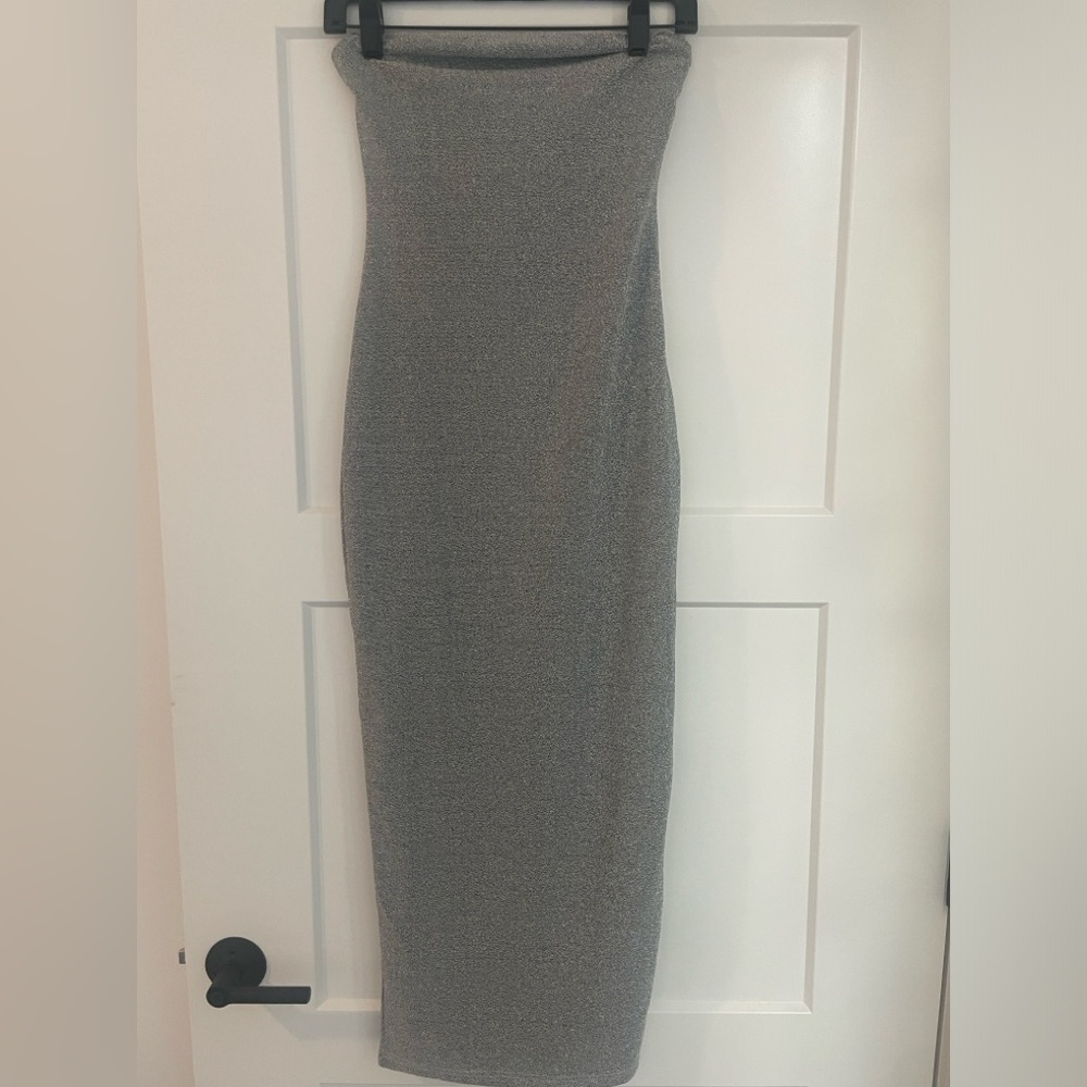 RUNAWAY THE LABEL -
ILLUSION MIDI DRESS - Silver, Small.